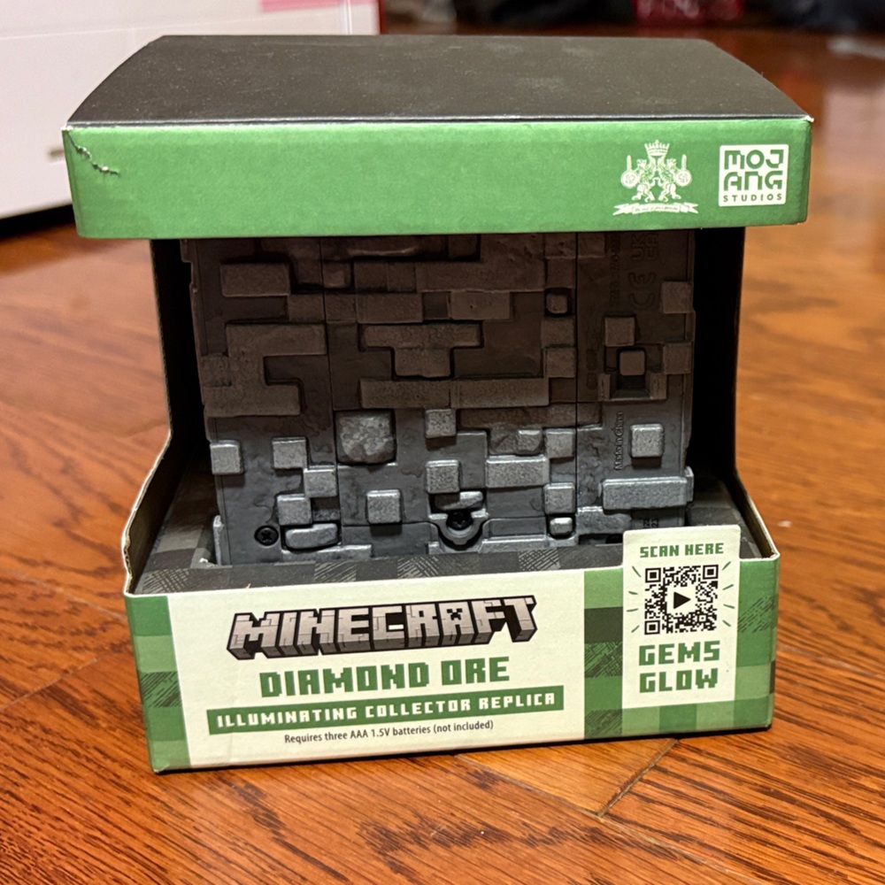 Minecraft Diamond Ore Light-Up Block - Gray